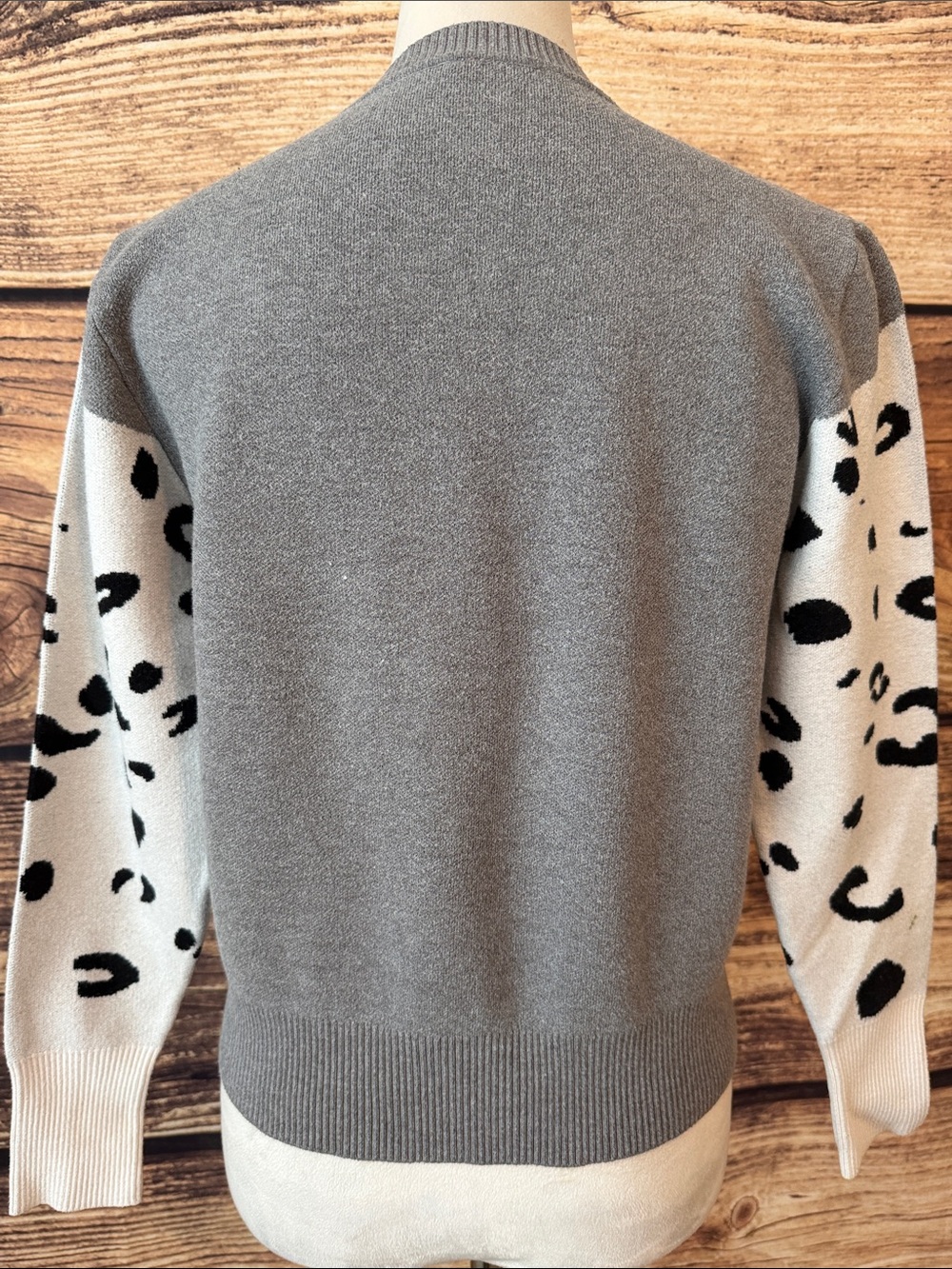 Gray Crewneck Sweater with Snow Leopard Motif Shoulders - Picture 4 of 5
